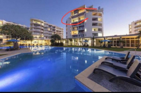 Ocean Bliss - Top floor beachfront studio with amazing views !
